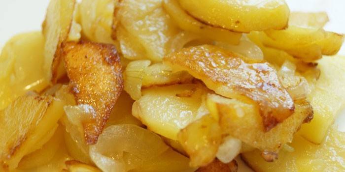 Pommes de terre frites aux oignons