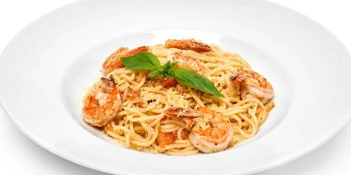 Spaghetti aux gambas et au fromage
