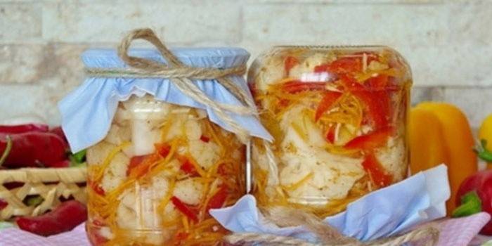 Korean kukkakaali-salaattipurkit