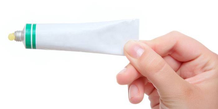 Tubo de ungüento
