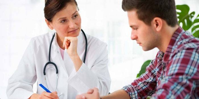 Người đàn ông tại cuộc hẹn bác sĩ