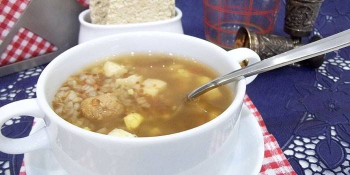Јуха од хељдине и месне куглице