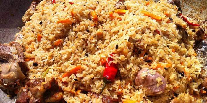 Pilaf σε ένα καζάνι