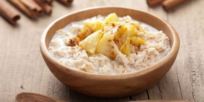 Porridge amb fruites i canyella