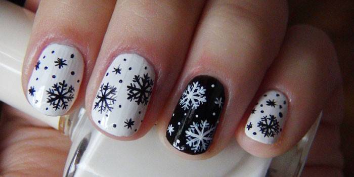 Manicure natalizia per unghie corte