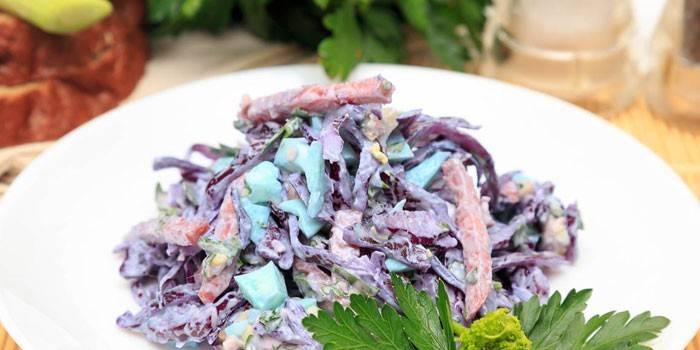 Insalata Di Cavolo Affumicato Con Salsiccia