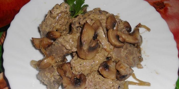 Kepenėlės su grybais grietinėje