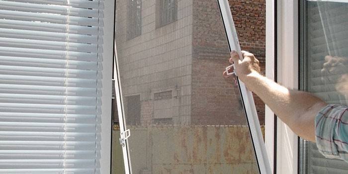 Installation eines Moskitonetzes