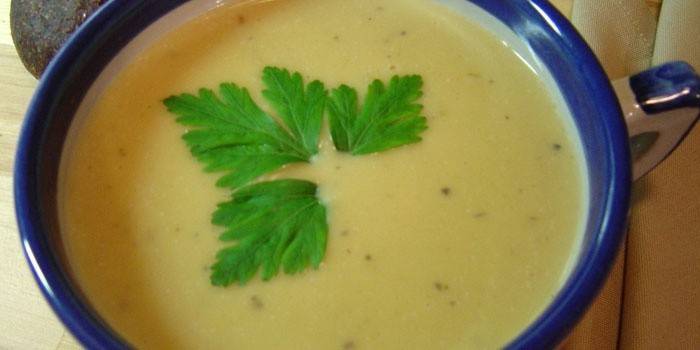 Sopa de crema con calabacín y papas