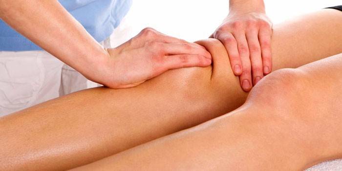 Massagem no joelho