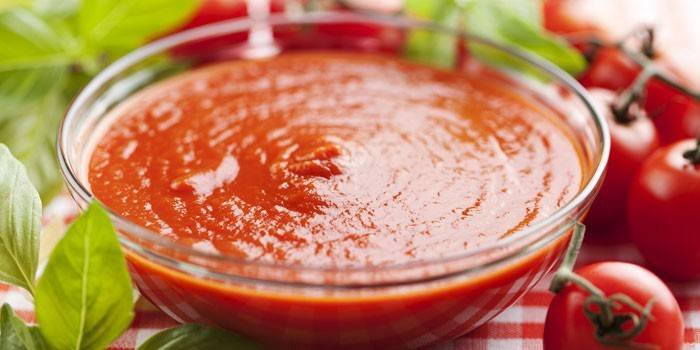 Schüssel Tomatensauce