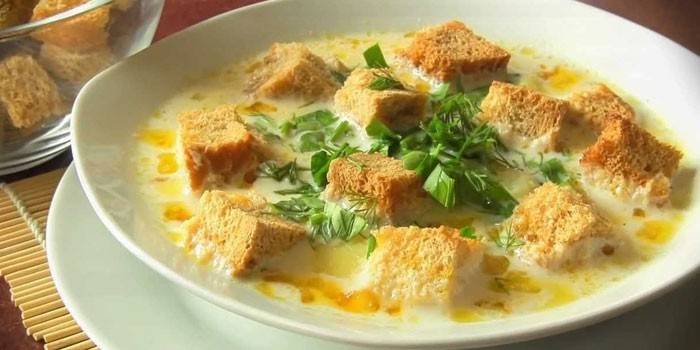 Soup with crackers
