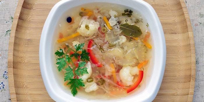 Soupe Bonn dans une assiette