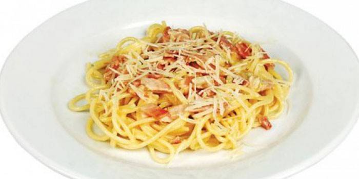 Staghetti au poulet fumé