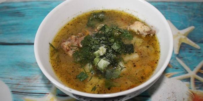 Súp kiều mạch với thịt gà trong đĩa