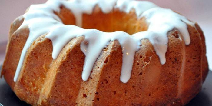 Bolinho de glacê branco