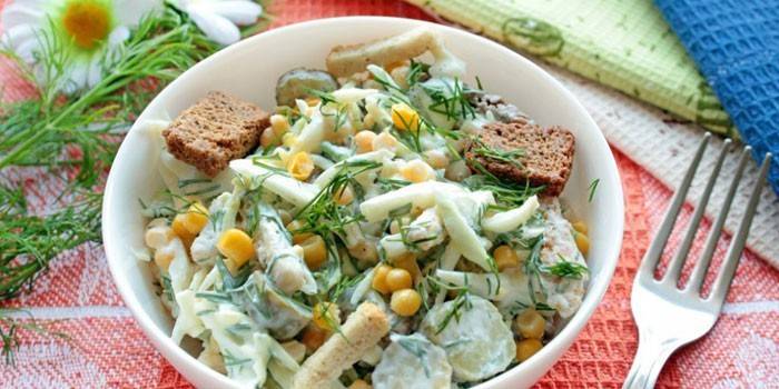 Mısır ve çavdar kraker salatası