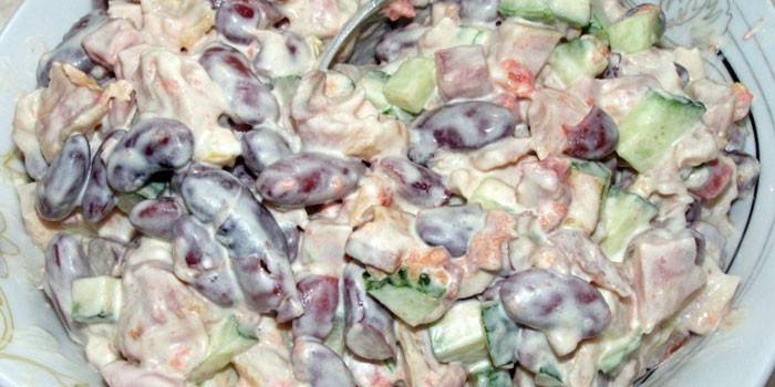 Ensalada de frijoles rojos en aderezo de mayonesa