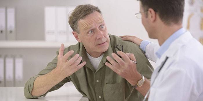 Homme chez le médecin
