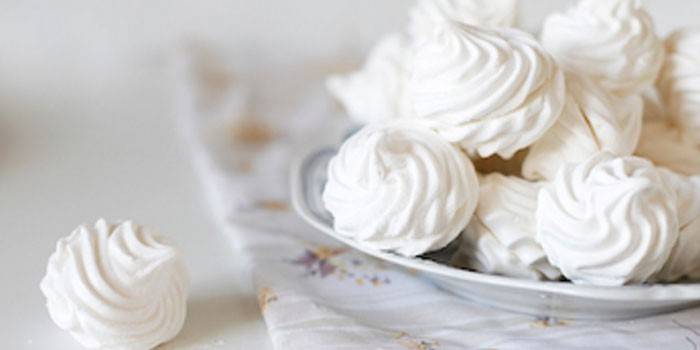 Marshmallows σε ένα πιάτο