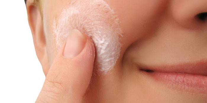Crema de cara de manchas de niña