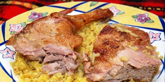 Com arroz guarnecido
