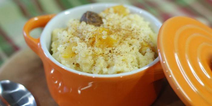 Porridge de mill amb albercocs secs i canyella