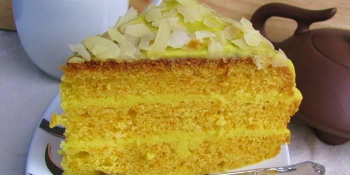 Egy darab tortát puding és sárgarépa sütemények