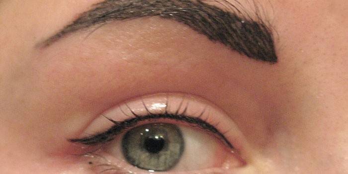 Mince flèche sur l'oeil
