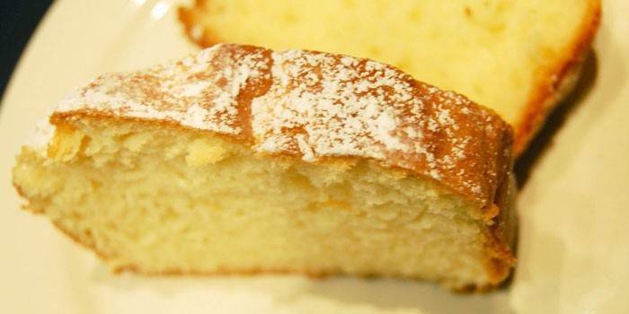 Fatia de bolo de limão