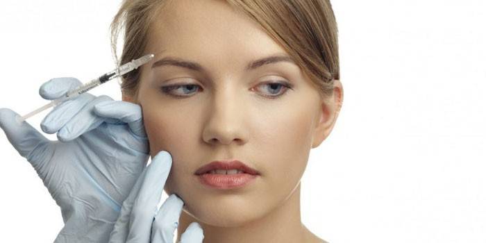 Medikas daro Botox injekciją