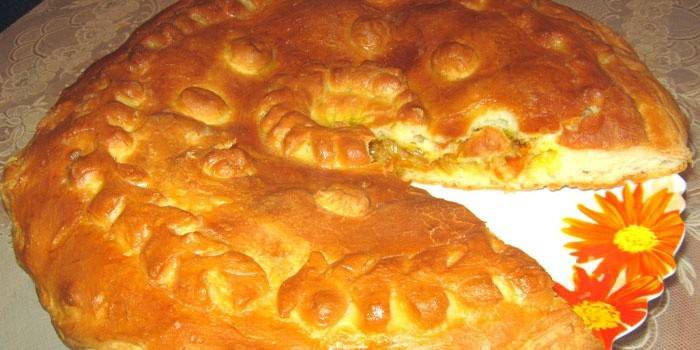 Pastel de col con masa de levadura