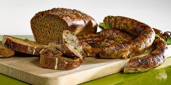  Hausgemachte Leberwurst und Schwarzbrot