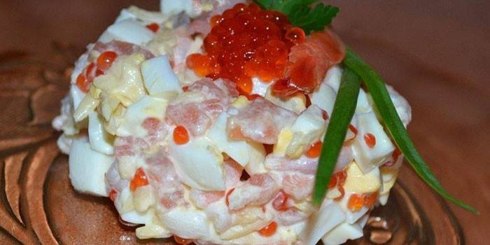 Ensalada de pescado rojo y arroz