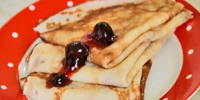 الفطائر مع الكرز مربى