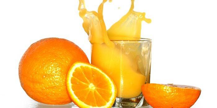 Suco de laranja em um copo