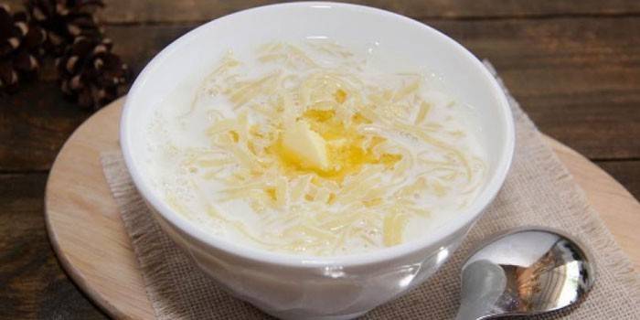 Súp sữa làm sẵn với bún