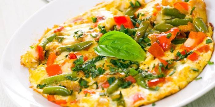 Truita de verdures en un plat