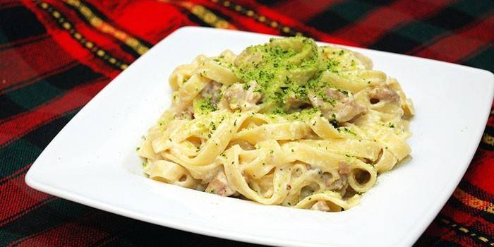 Fettuccini de poitrine de poulet à la crème