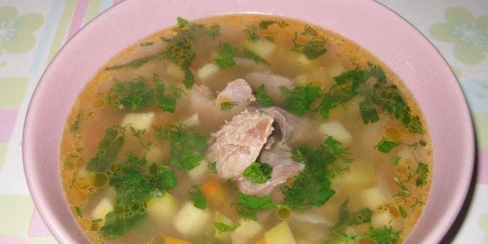 شوربة لحم الخنزير مع الخضار