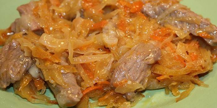 Col picant i fresc ratllat amb carn de porc
