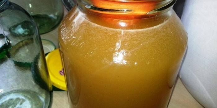 براغا على العسل في جرة