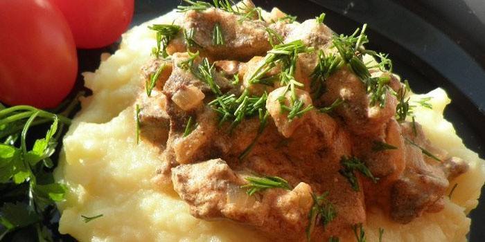 Kartoffelpüree und Beef Stroganoff