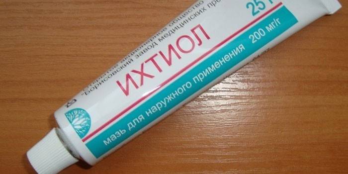 Ichthyol αλοιφή σε ένα σωλήνα
