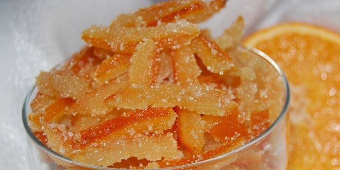 Naranja confitada preparada