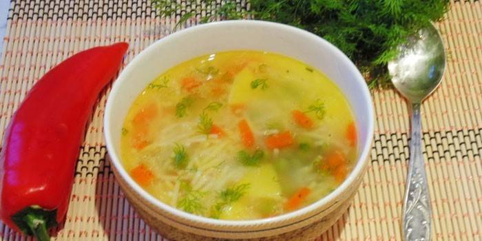 Sopa de Frango com Aletria
