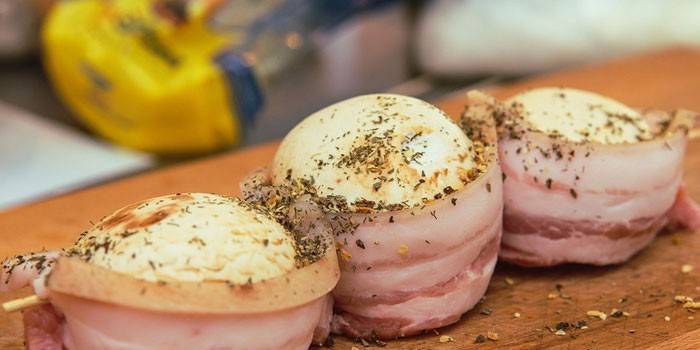 Champignons im Speckmantel
