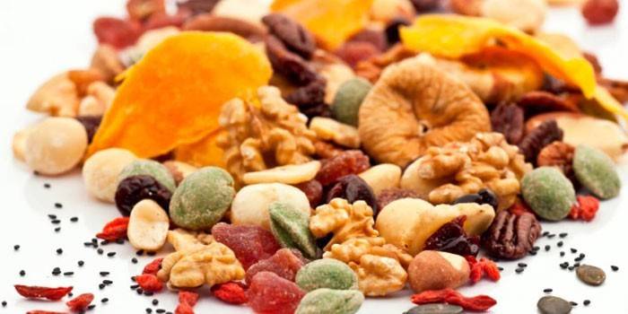 Frutta secca per dieta