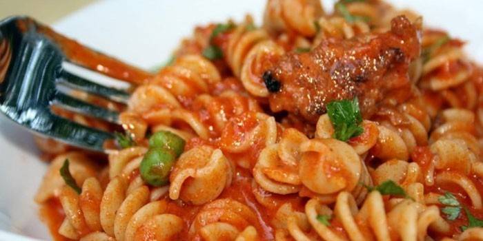 Macarrão com Molho de Tomate e Carne