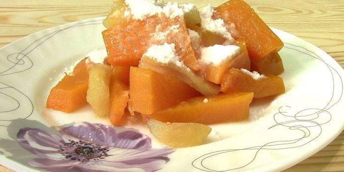 Warmer Bratapfel- und Kürbissalat